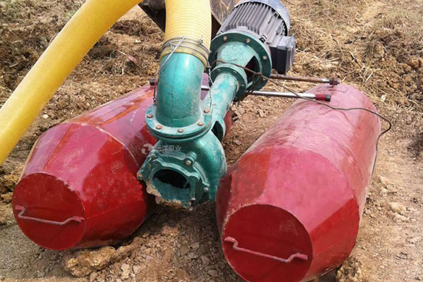 遠(yuǎn)洋牌立式泥沙泵抽取干沙現(xiàn)場(chǎng)